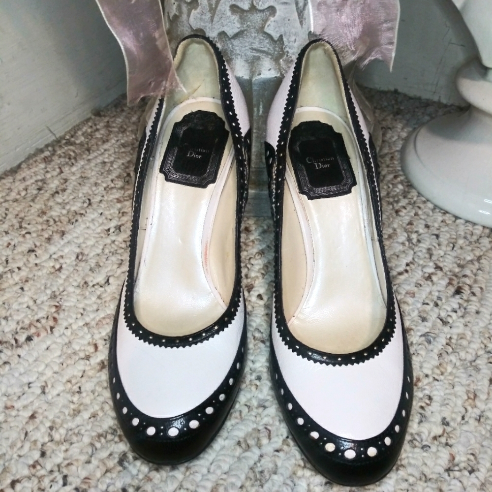 Vintage Christian Dior Ivory & Black Menswear Inspired/Retro 1940's Brogue Pumps - Picture 2 of 16